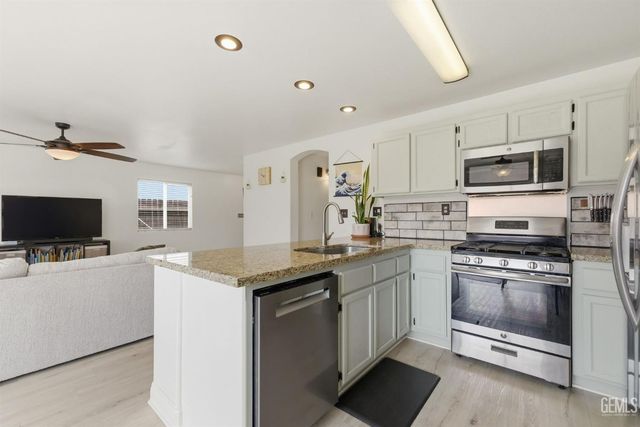 4301 Pacific Grove Court, Bakersfield, CA 93312