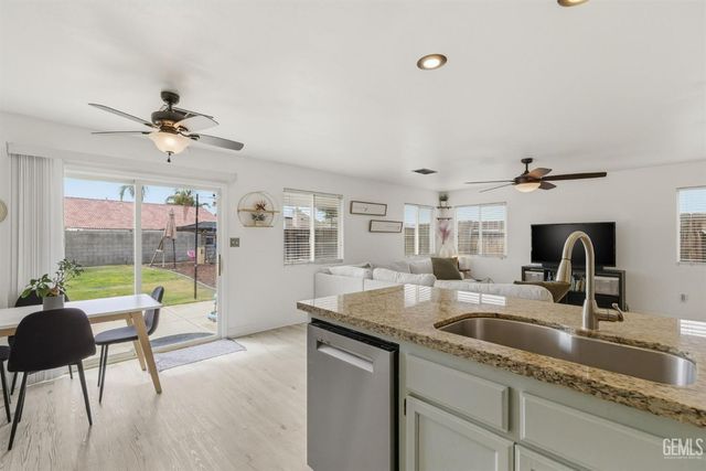4301 Pacific Grove Court, Bakersfield, CA 93312