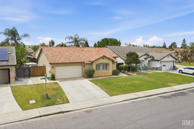 4301 Pacific Grove Court, Bakersfield, CA 93312