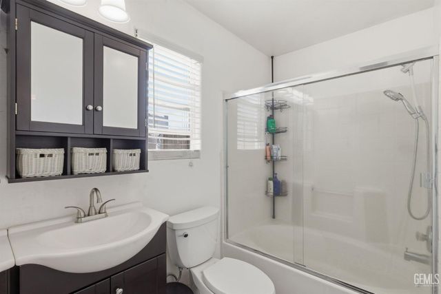 4301 Pacific Grove Court, Bakersfield, CA 93312