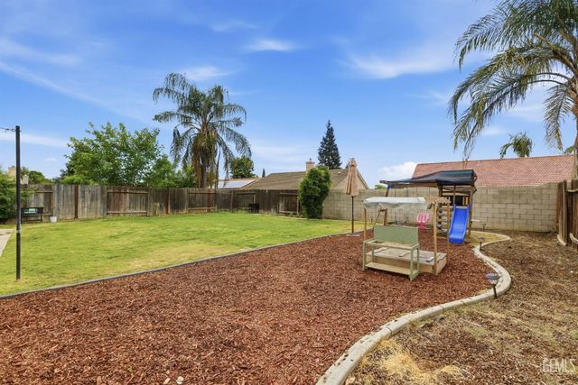 4301 Pacific Grove Court, Bakersfield, CA 93312