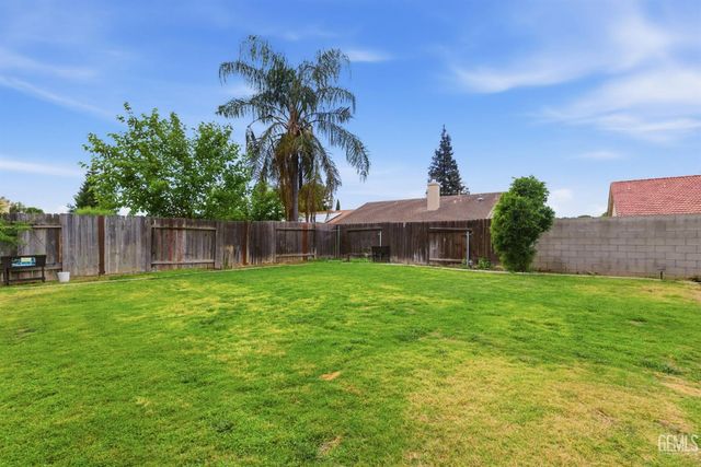 4301 Pacific Grove Court, Bakersfield, CA 93312