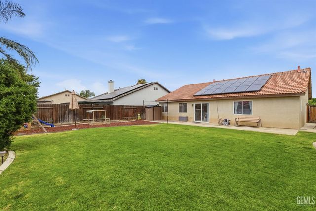 4301 Pacific Grove Court, Bakersfield, CA 93312