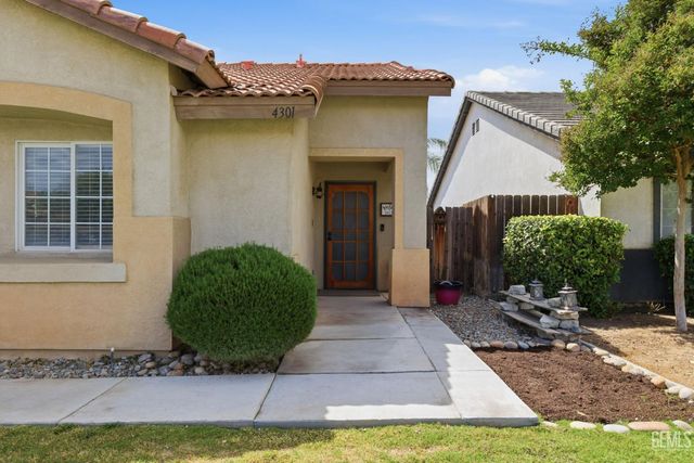 4301 Pacific Grove Court, Bakersfield, CA 93312
