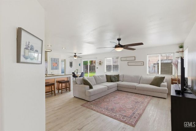 4301 Pacific Grove Court, Bakersfield, CA 93312