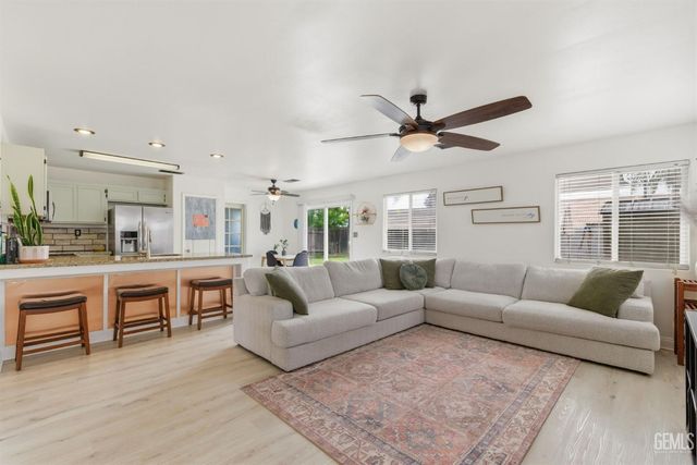 4301 Pacific Grove Court, Bakersfield, CA 93312