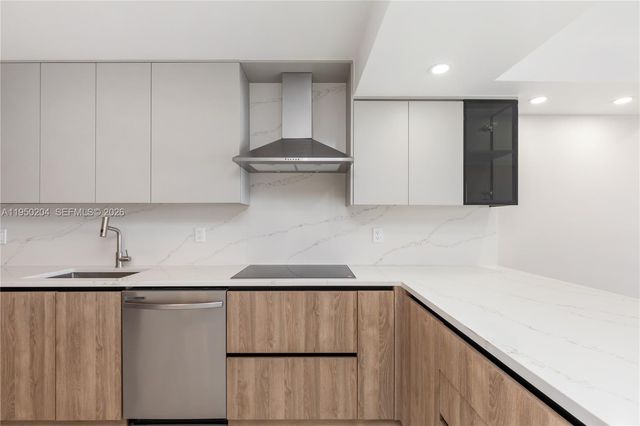 2401 S Ocean Dr PH-A4, Hollywood, FL 33019