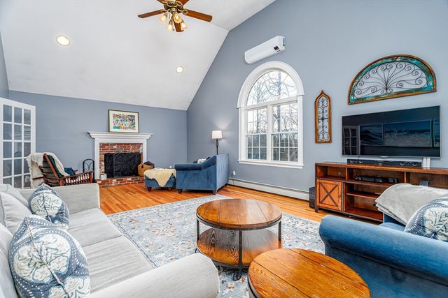 120 Robbs Hill Road, Lunenburg, MA 01462