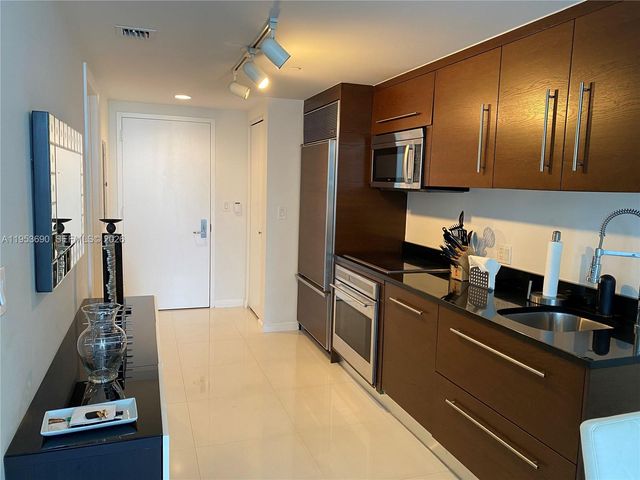 465 Brickell Ave 3004, Miami, FL 33131