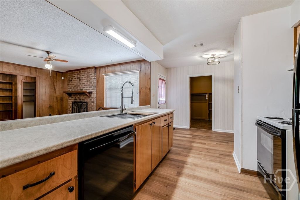 Image 10 of property listing at 937 Mill Drive, Savannah, GA 31419