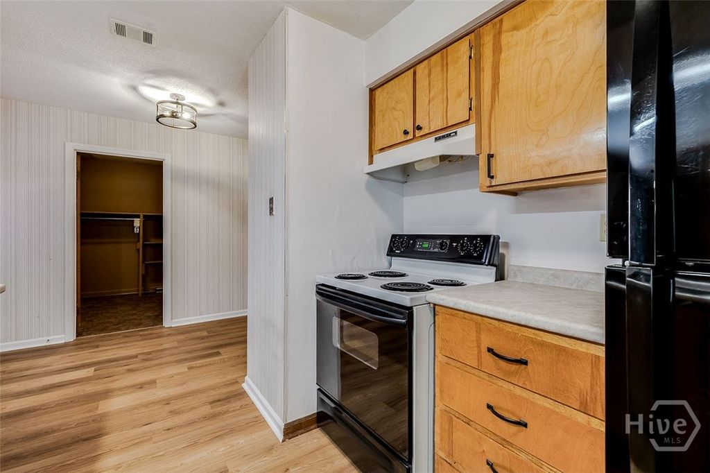 Image 11 of property listing at 937 Mill Drive, Savannah, GA 31419