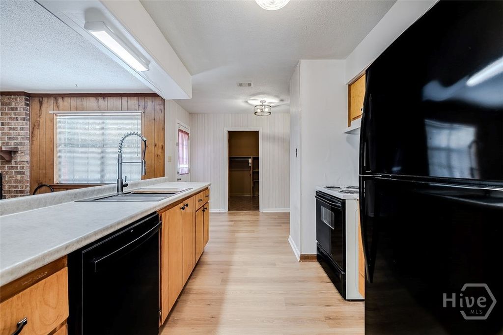 Image 12 of property listing at 937 Mill Drive, Savannah, GA 31419