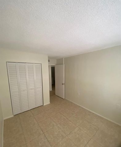1080 N Benoist Farms Road 204, West Palm Beach, FL 33411
