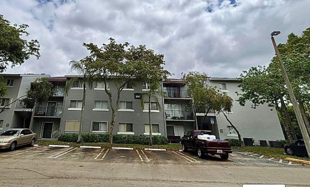 1080 N Benoist Farms Road 204, West Palm Beach, FL 33411