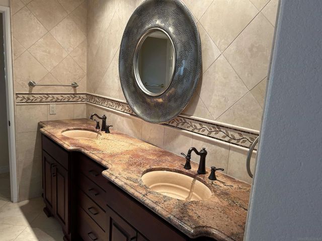 16521 Calle Pulido, San Diego, CA 92128