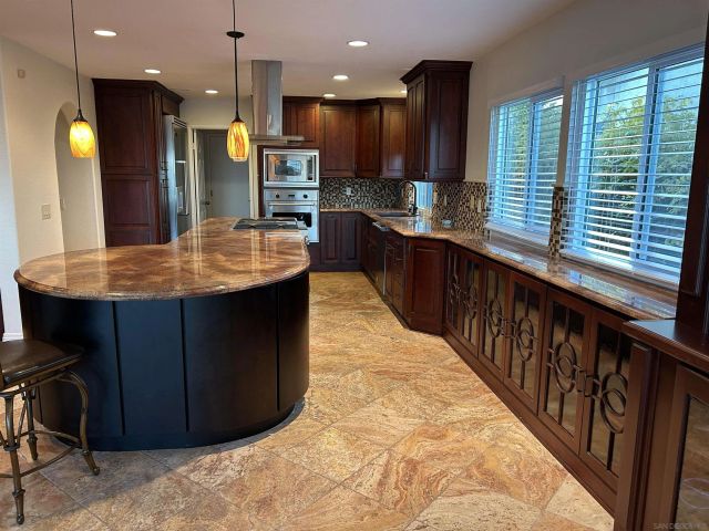 16521 Calle Pulido, San Diego, CA 92128