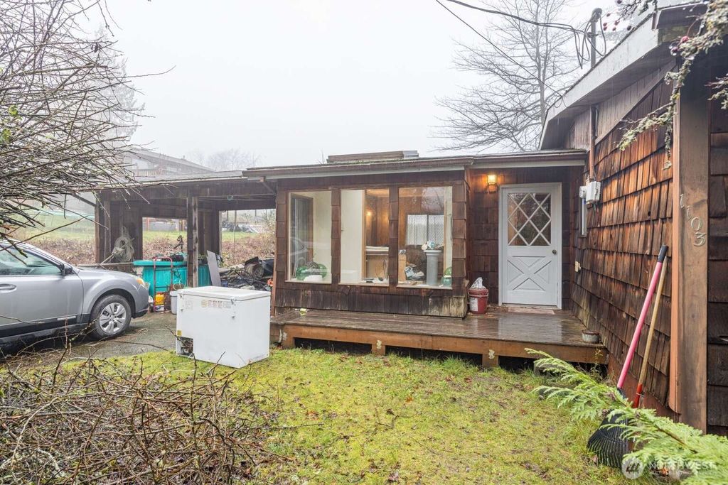 1103 W Spruce Street, Port Angeles, WA 98363