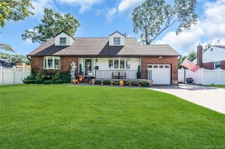 30 Rosalie Place, Commack, NY 11725