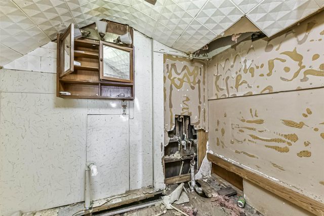 32 11th Avenue N, Texas City, TX 77590