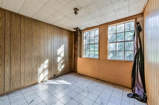 32 11th Avenue N, Texas City, TX 77590