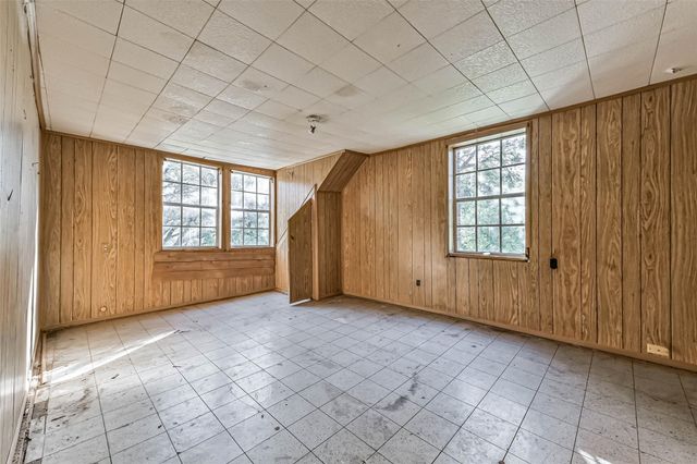 32 11th Avenue N, Texas City, TX 77590