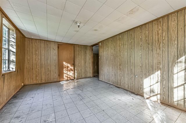 32 11th Avenue N, Texas City, TX 77590