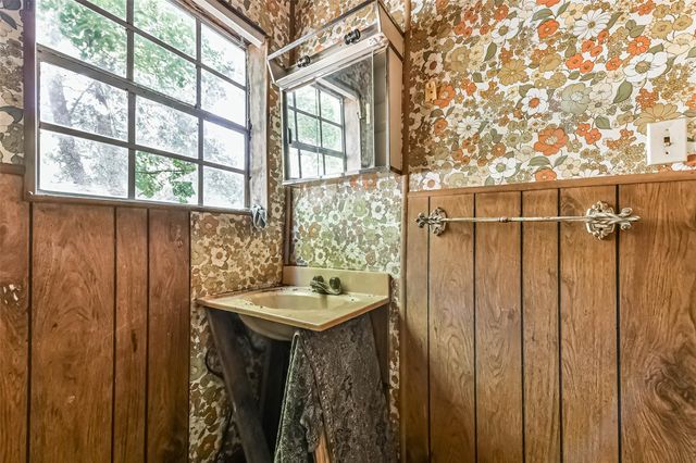 32 11th Avenue N, Texas City, TX 77590