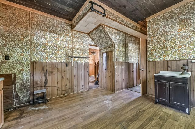 32 11th Avenue N, Texas City, TX 77590