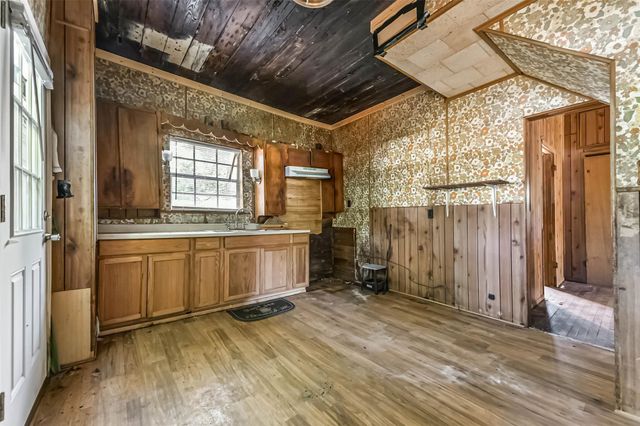 32 11th Avenue N, Texas City, TX 77590