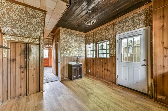 32 11th Avenue N, Texas City, TX 77590