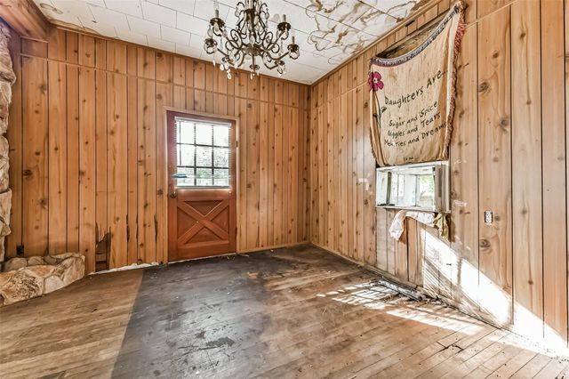 32 11th Avenue N, Texas City, TX 77590