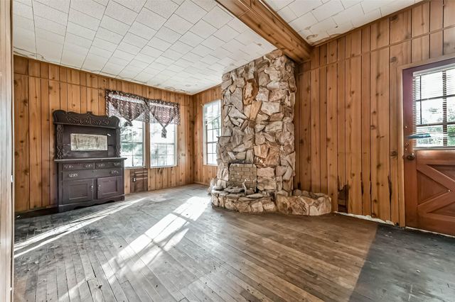 32 11th Avenue N, Texas City, TX 77590