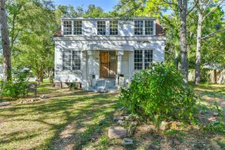 32 11th Avenue N, Texas City, TX 77590