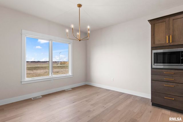 5305 Verdant Lane, Springfield, IL 62711