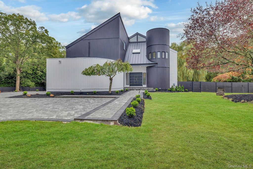 3 Lavender Lane, East Islip, NY 11730