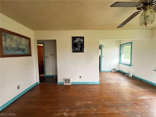 2135 Parkman Road NW, Warren, OH 44485
