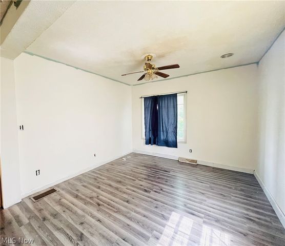 2135 Parkman Road NW, Warren, OH 44485