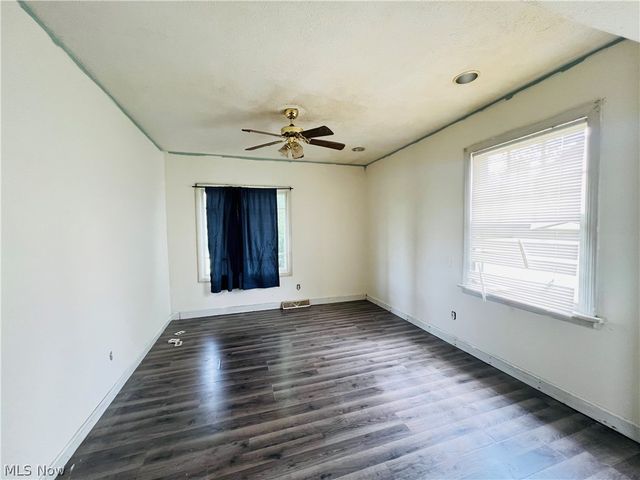 2135 Parkman Road NW, Warren, OH 44485