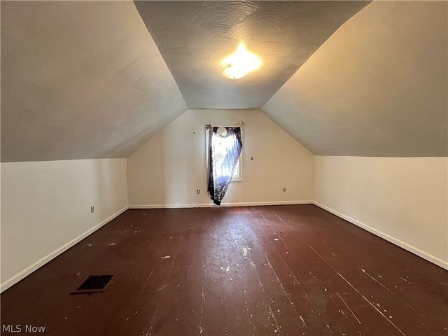 2135 Parkman Road NW, Warren, OH 44485