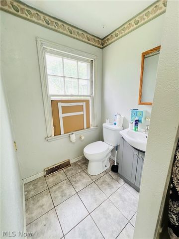 2135 Parkman Road NW, Warren, OH 44485