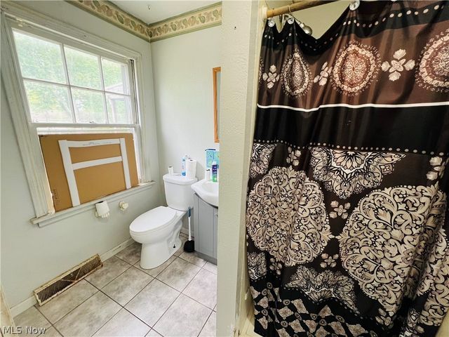 2135 Parkman Road NW, Warren, OH 44485