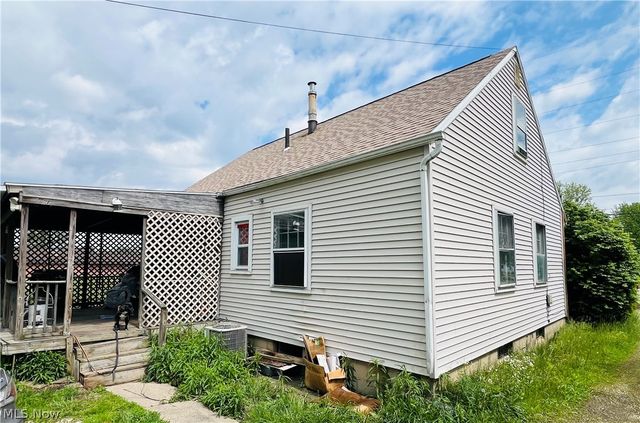 2135 Parkman Road NW, Warren, OH 44485