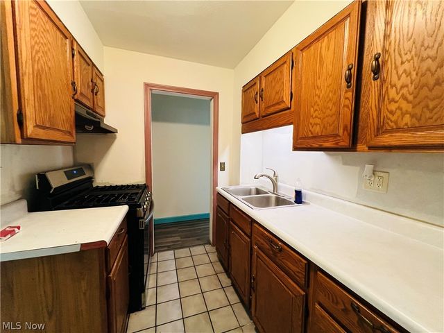 2135 Parkman Road NW, Warren, OH 44485