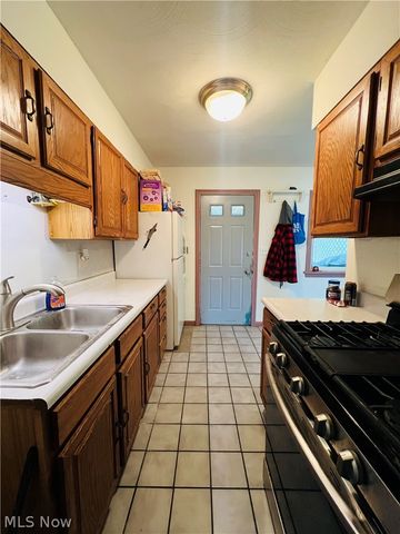 2135 Parkman Road NW, Warren, OH 44485
