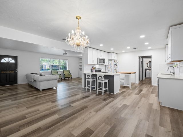 209 W Avenue K, Midlothian, TX 76065