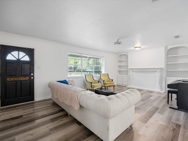 209 W Avenue K, Midlothian, TX 76065