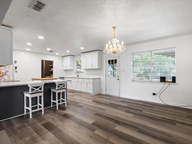 209 W Avenue K, Midlothian, TX 76065