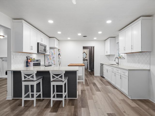 209 W Avenue K, Midlothian, TX 76065
