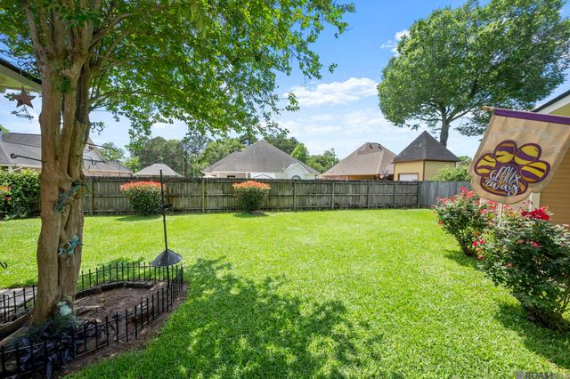 18567 White Oak Dr, Prairieville, LA 70769