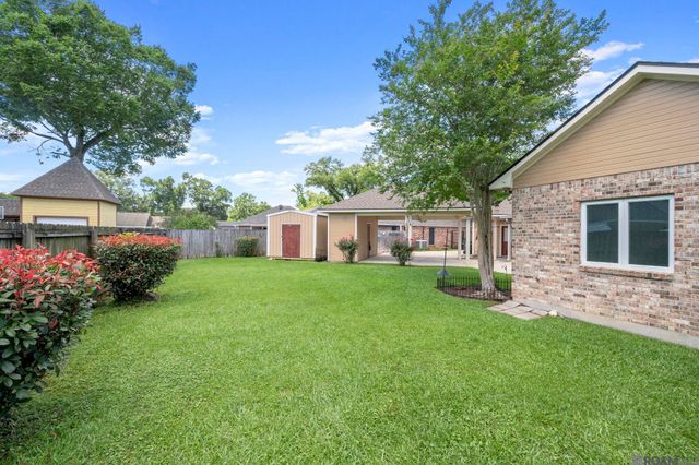 18567 White Oak Dr, Prairieville, LA 70769